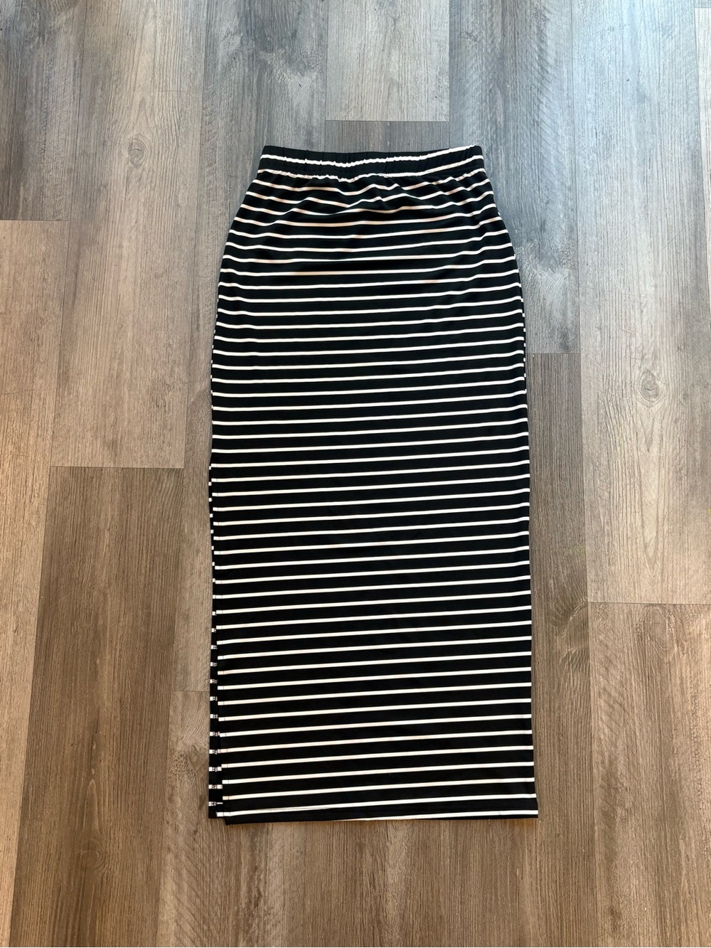 Classic Minimalist Black White Striped Maxi Skirt Stretch Slit Size S
